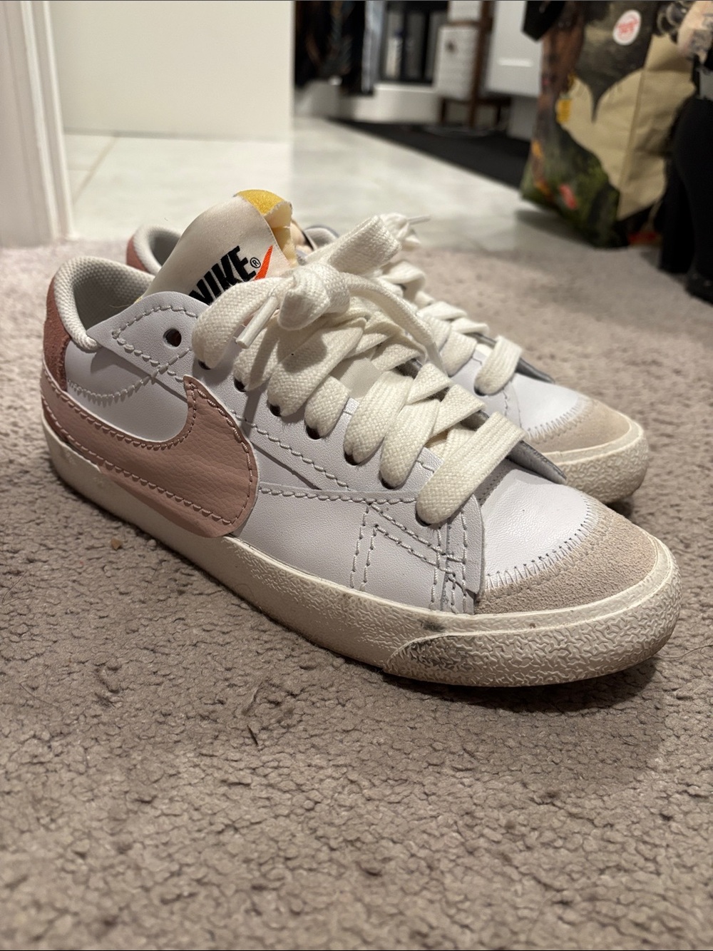 Nike Kids Low-Top Sneakers in White and Light Pink